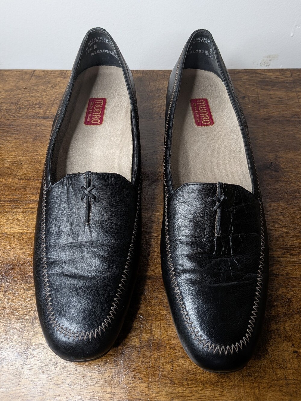 Munro Black Leather Slip On Loafer Shoes Rubber Sole White Stitching Size 11.5